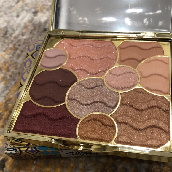 Tarte buried treasure eyeshadow palette - Picture 2 of 3